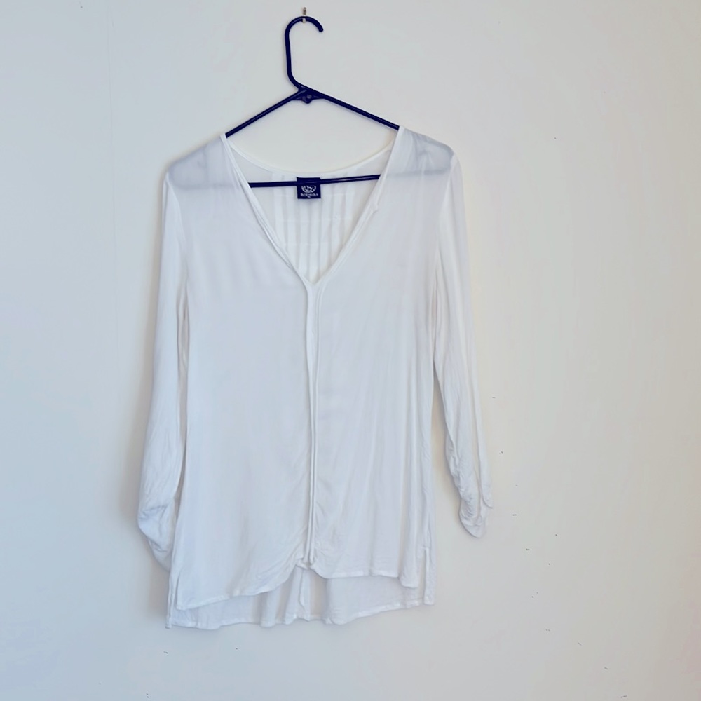 White blouse from Bobeau. Sized medium.